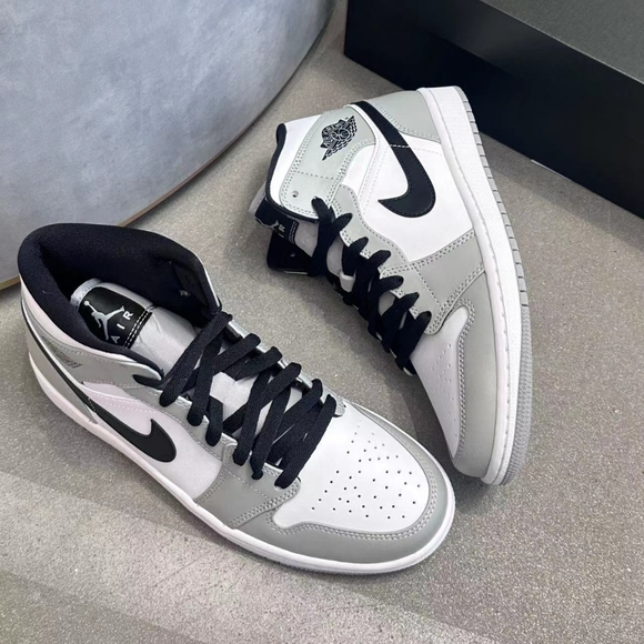 Air Jordan 1  Mid - Picture 7 of 7